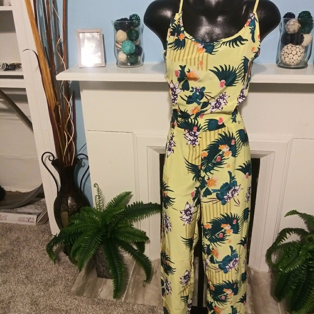Romper - Picture 1 of 4